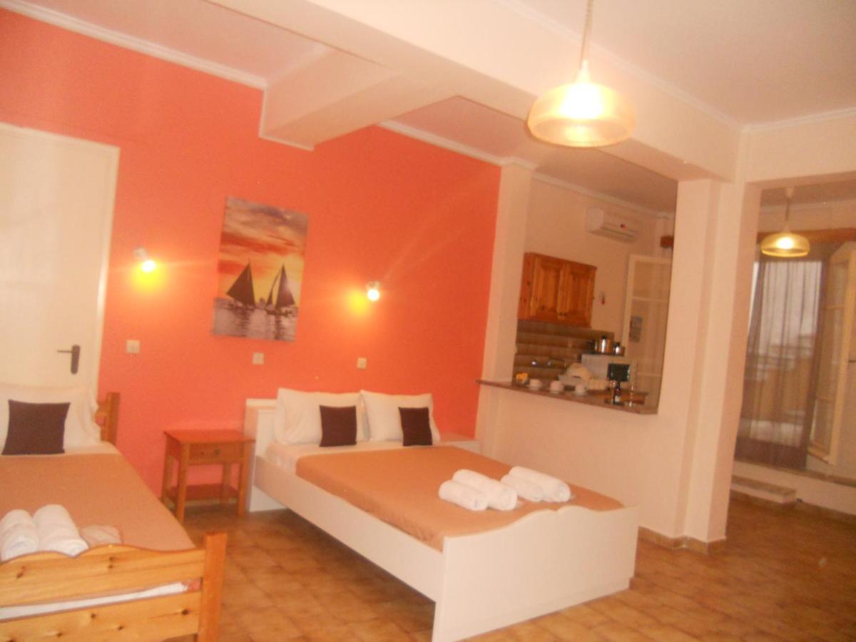 Elli Marina Studios And Apartments Benitses  Dış mekan fotoğraf