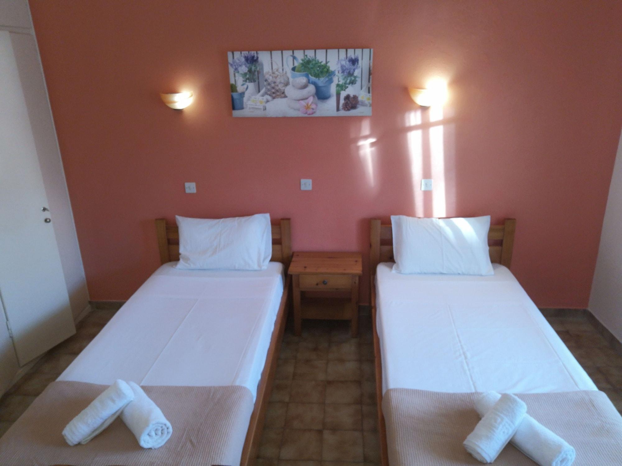 Elli Marina Studios And Apartments Benitses  Dış mekan fotoğraf