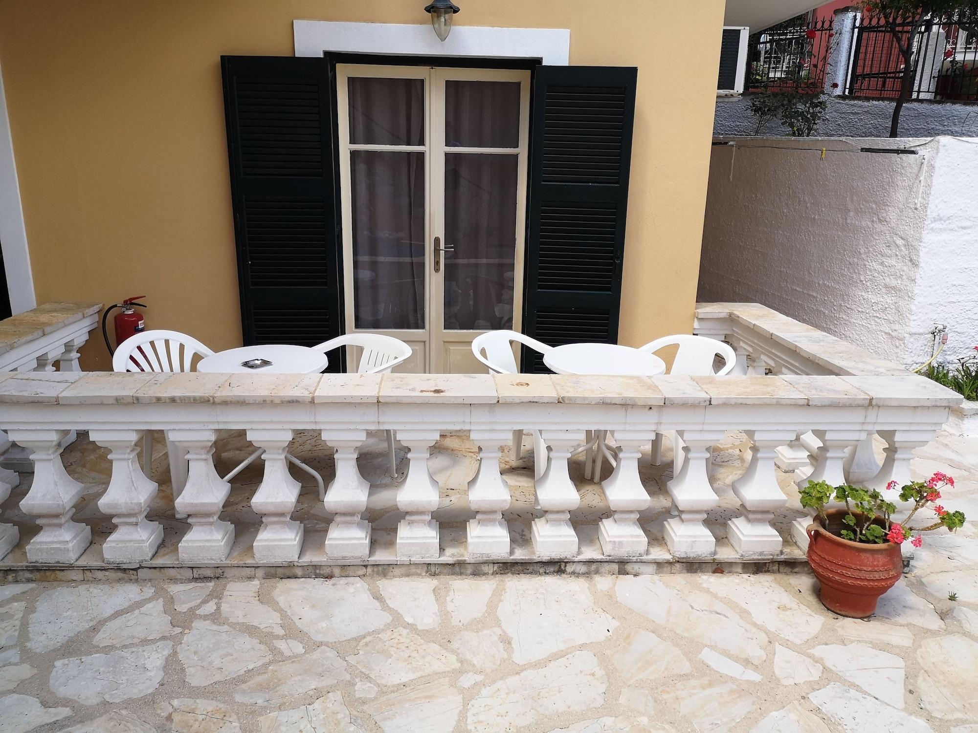 Elli Marina Studios And Apartments Benitses  Dış mekan fotoğraf