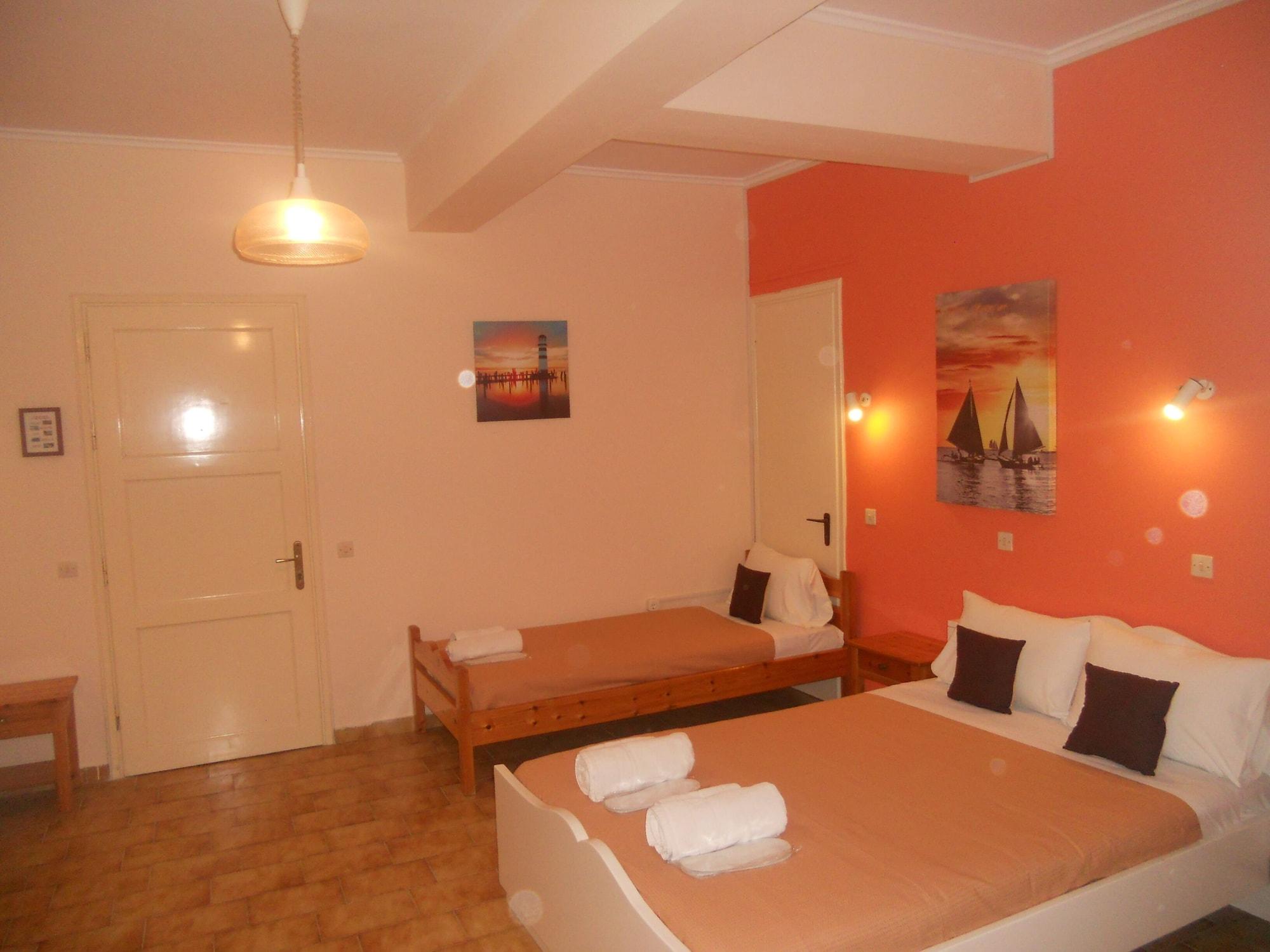Elli Marina Studios And Apartments Benitses  Dış mekan fotoğraf