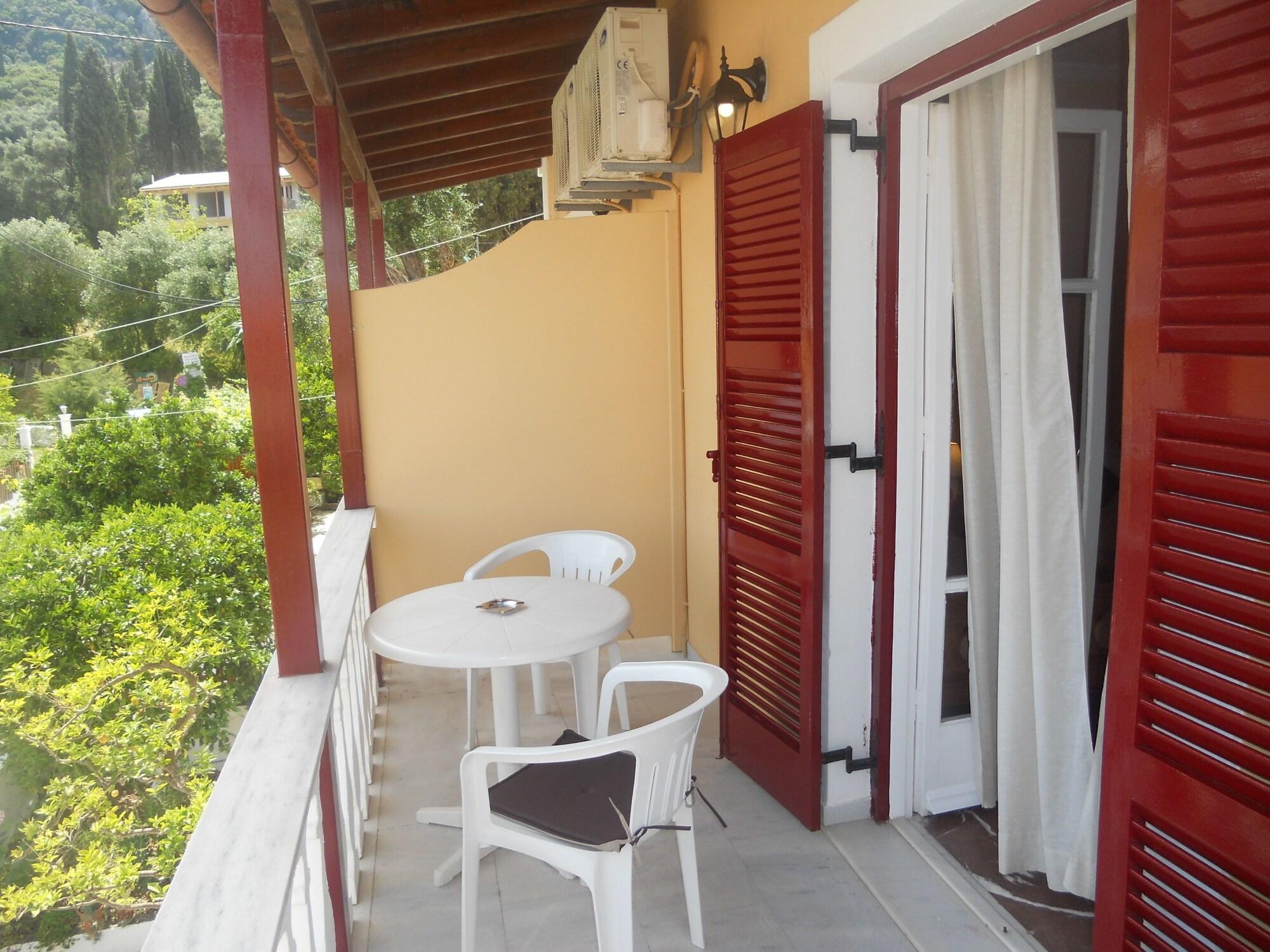 Elli Marina Studios And Apartments Benitses  Dış mekan fotoğraf