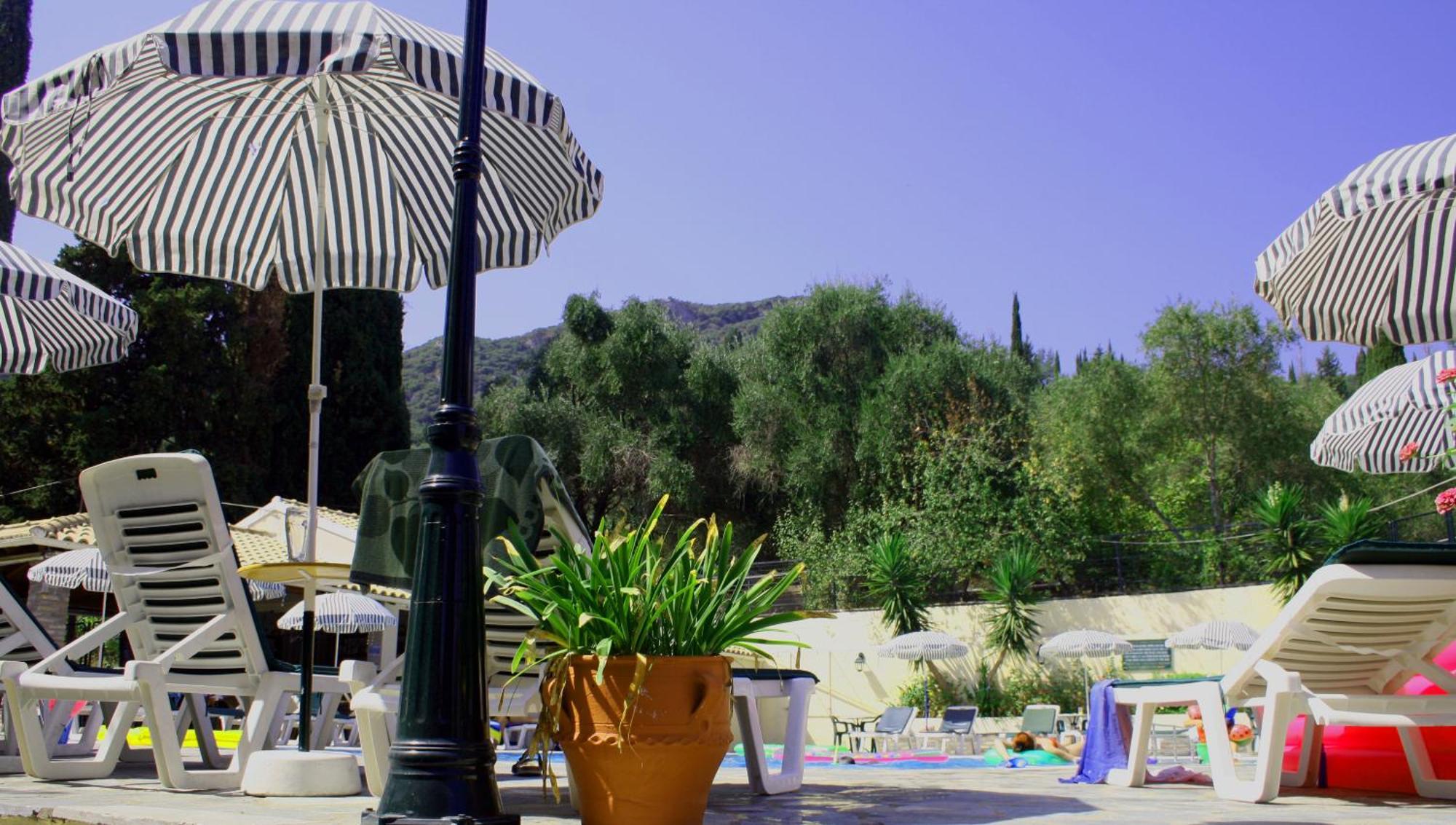 Elli Marina Studios And Apartments Benitses  Dış mekan fotoğraf