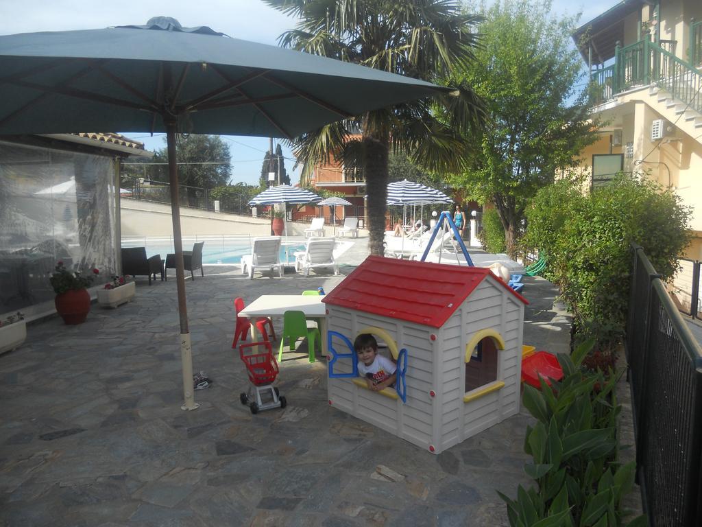 Elli Marina Studios And Apartments Benitses  Dış mekan fotoğraf