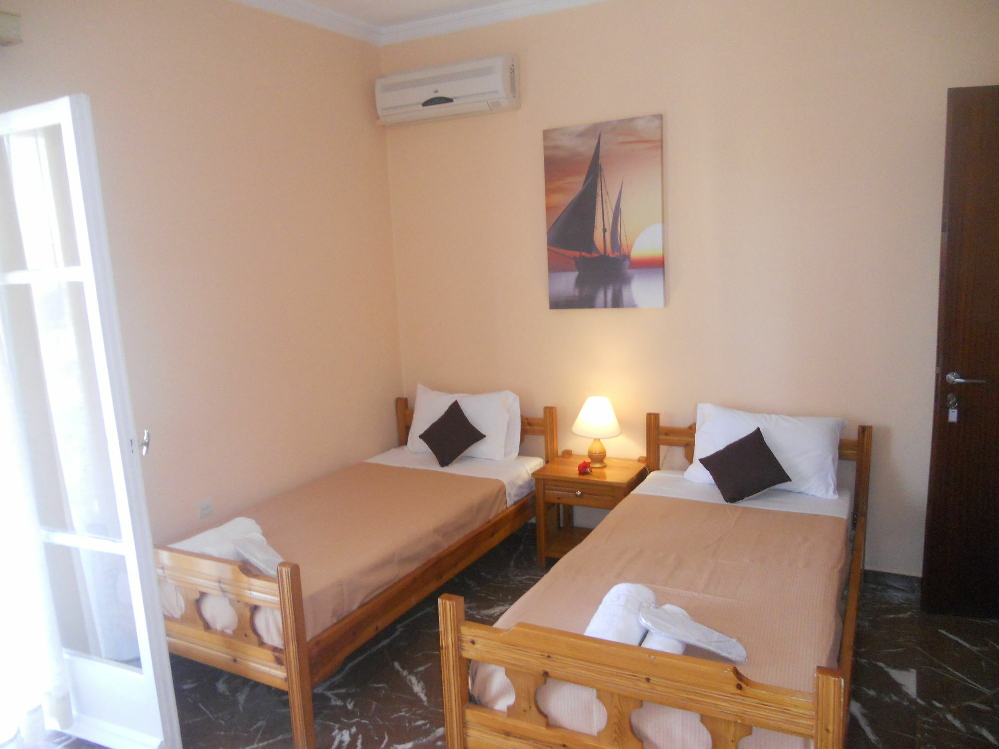 Elli Marina Studios And Apartments Benitses  Dış mekan fotoğraf