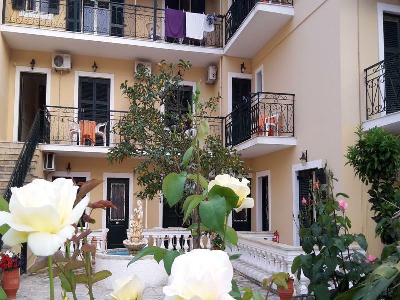 Elli Marina Studios And Apartments Benitses  Dış mekan fotoğraf